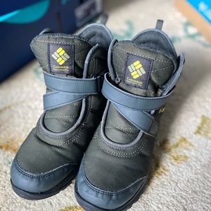 Columbia youth snow boots US size 5